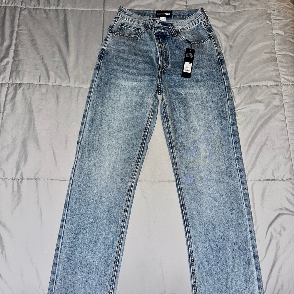Fashion Nova women’s Blue Jeans - Picture 2 of 3